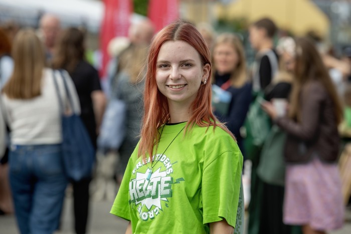 Mød Katja Strøm - en af fremtidens grønne helte. Som kommende elektriker og robotingeniør bliver hun en eftertragtet kompetence i den grønne omstilling. Fotos: Maria Tuxen Hedegaard